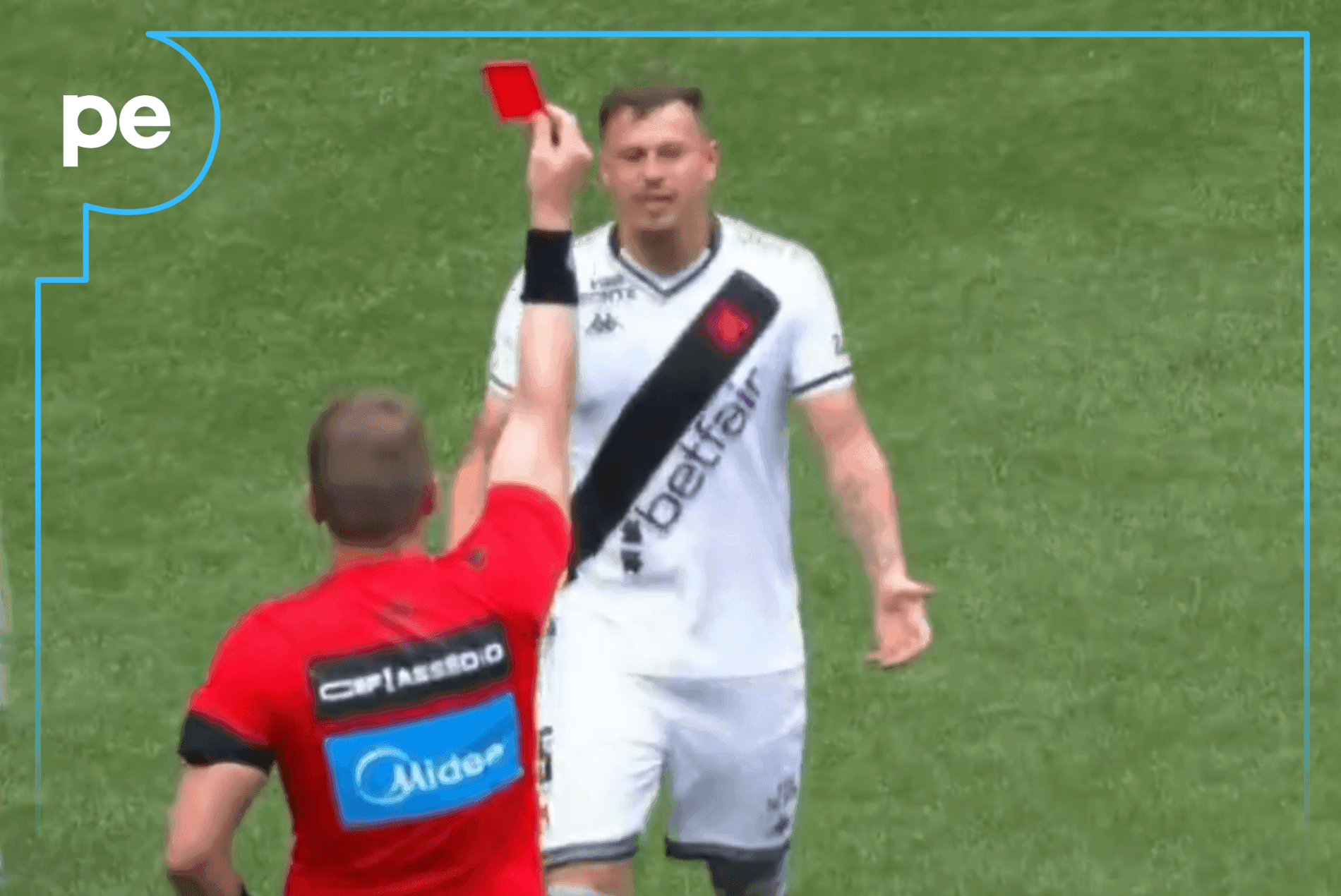 Expulsão de HUGO MOURA repercurte negativamente na torcida do Vasco: "Toda hora faz uma dessas"