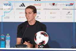Filipe Luís RASGA elogios aos jogadores e EXALTA goleiro do PSG: “Parece que viu o nosso treino”